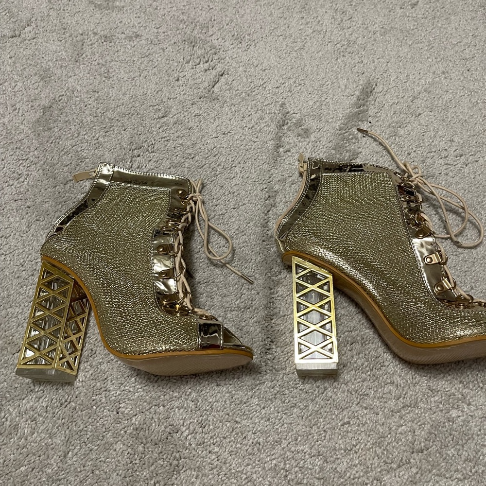 Shoe
